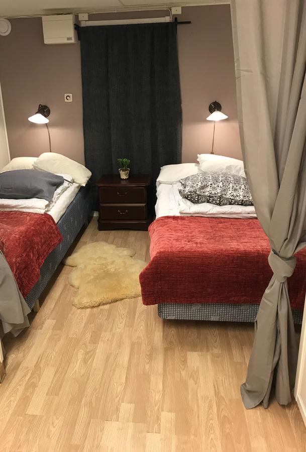 Vallby Farm Camp أوربرو المظهر الخارجي الصورة
